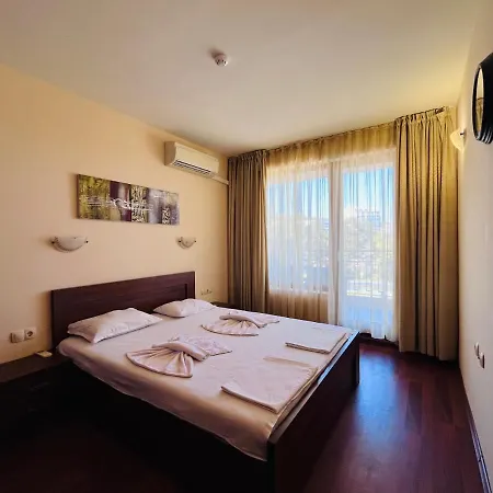 Sea View Front Apartament *