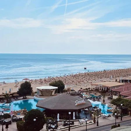 Sea View Front Apartament *