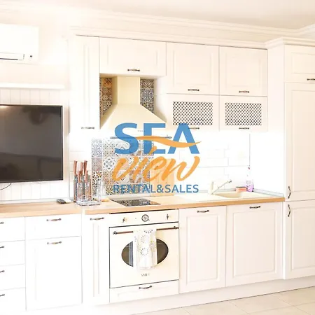 Sea View Front Apartament *