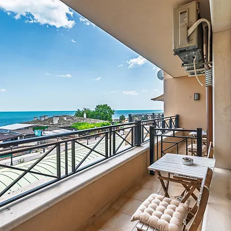 Seaview Bg Front Golden Sands